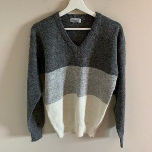 Vintage Colour Blocked Grey and White Acrylic and Wool V-Neck Sweater Size M